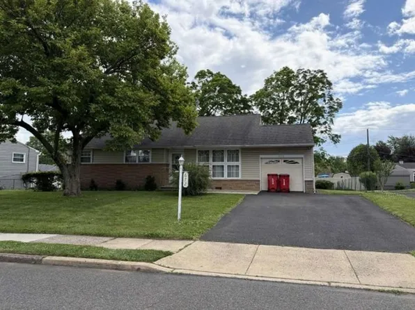 672 Spruce Rd, Warminster, PA 18974