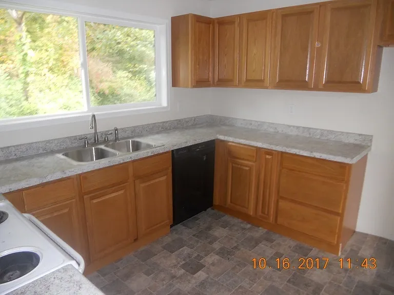 1119 Lafayette St — Photo 6