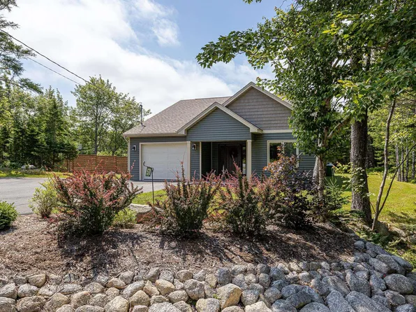 570 Myra Rd, Halifax, NS B3E 1E9