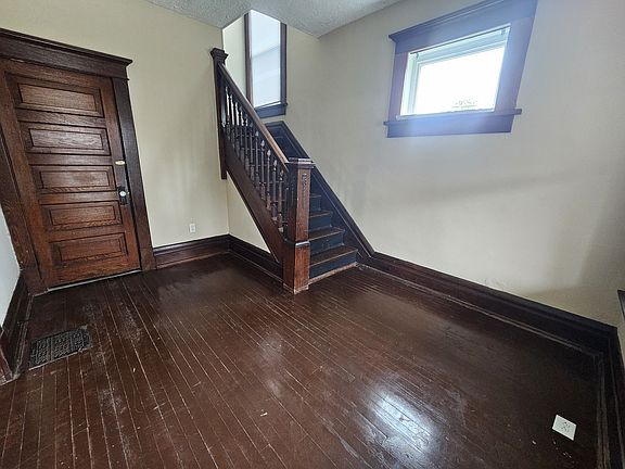 4th image of 831 Linwood Ave