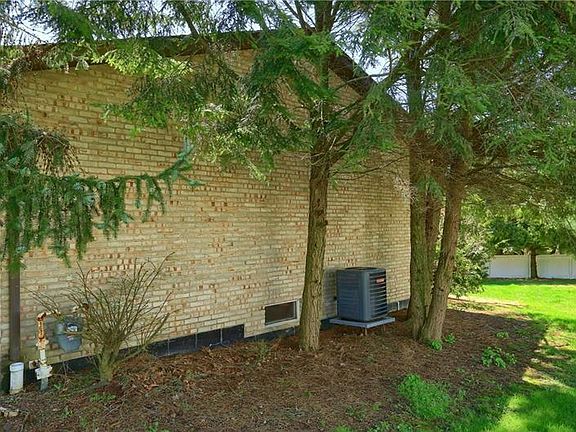 2nd image of 403 Beechwood Blvd