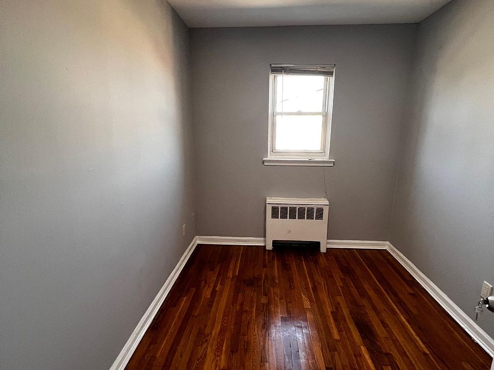 2nd image of 4820 Robertson St #1