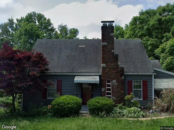 3 Windsor Dr, Belleville, IL 62223
