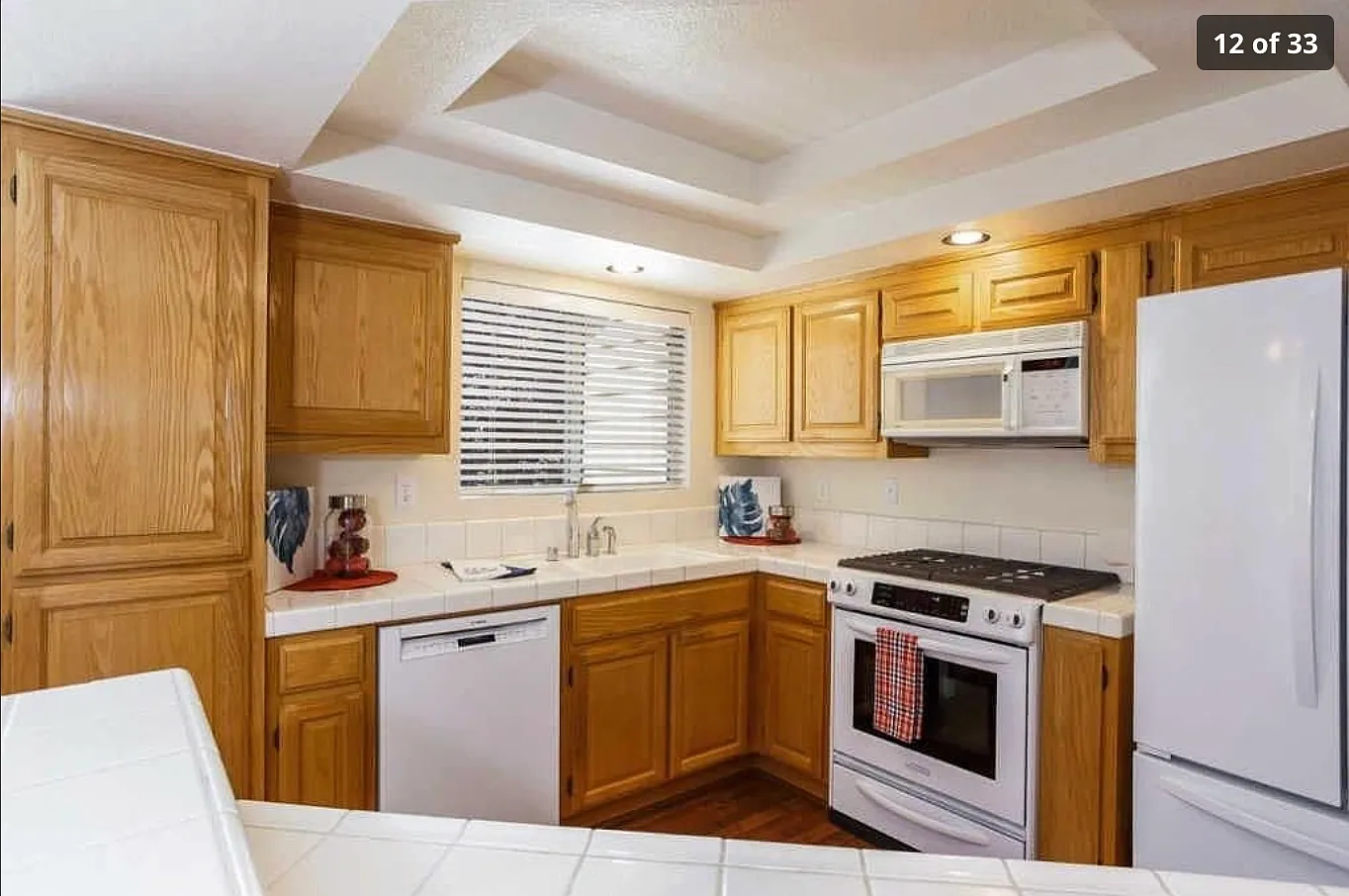 2 bed, 2.5 bath, 1400 sqft, $4,400 — Photo 3