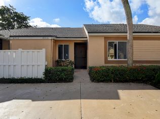 8916 Sunscape Ln, Boca Raton, FL 33496
