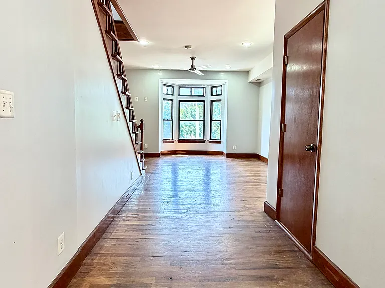 916 Whitelock St #200 — Photo 2