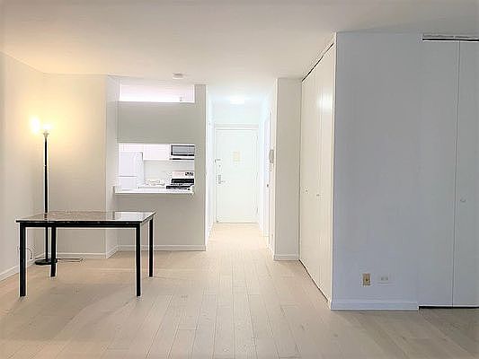 4th image of 250 E 40th St APT 7D