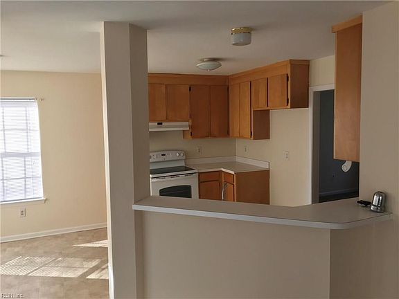 4th image of 718 Halyard Dr