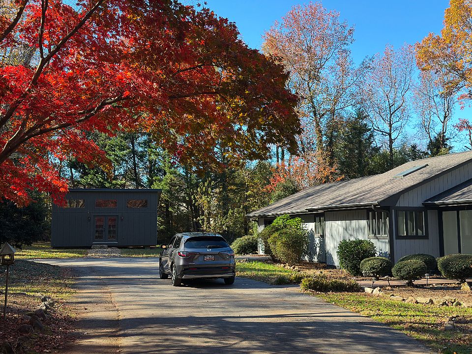 1st image of 113 Oak Meadow Dr