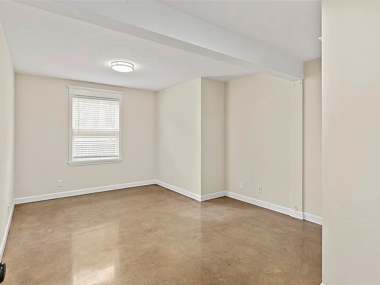 1414 Harmon St — Photo 7