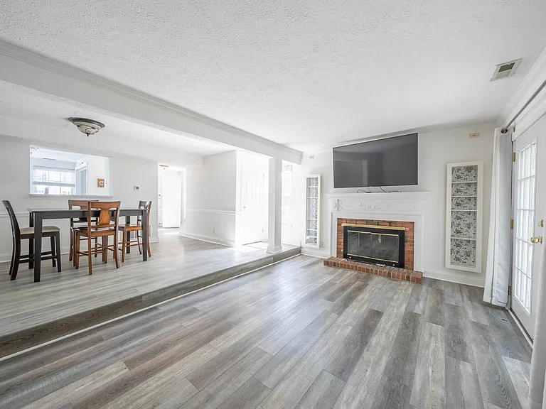10 Forestview Ct — Photo 5