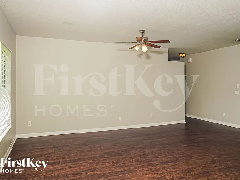4220 S Cranberry Blvd — Photo 4