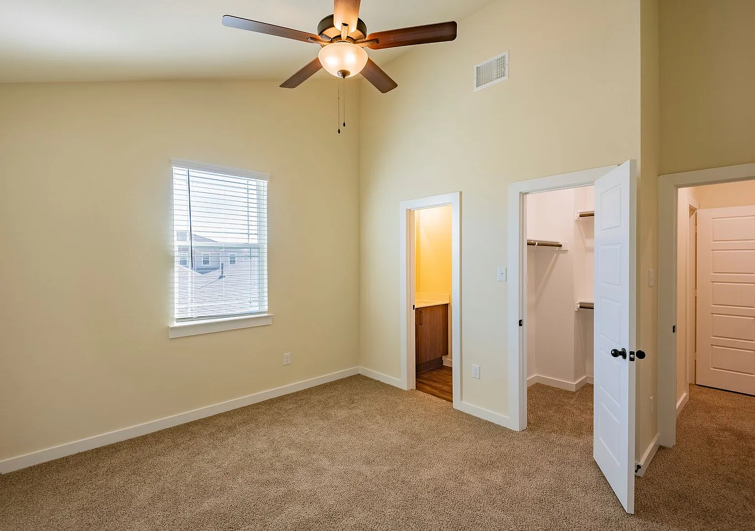 Available Now! Gorgeous 2 Bedroom Four Plex Located In Midlothian Isd! — Photo 4