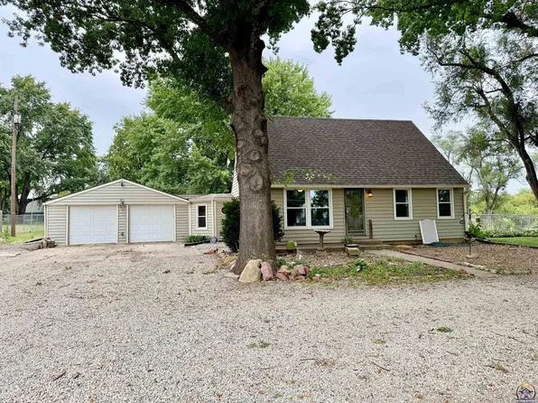 1222 NE 46th St, Topeka, KS 66617