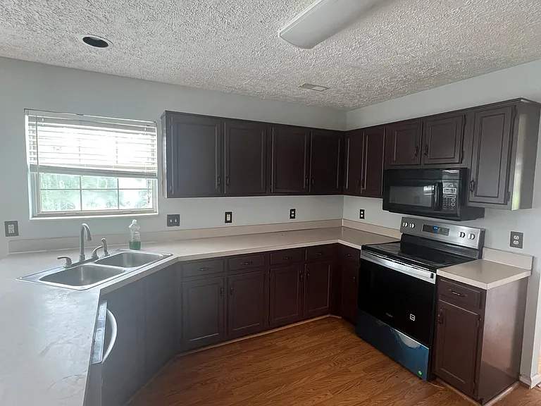 3504 Thornehill Dr — Photo 11