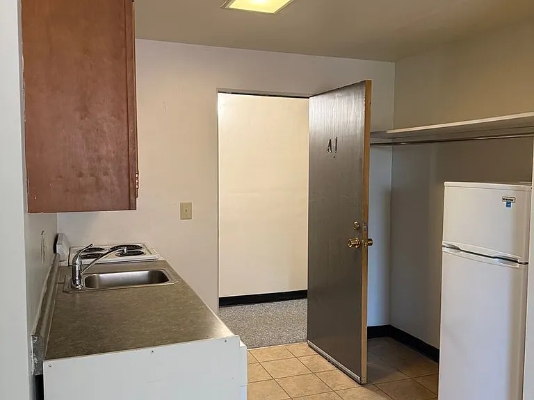 502 E Main St — Photo 3