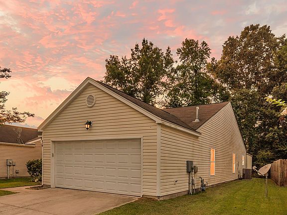 3rd image of 210 Salkahatchie St