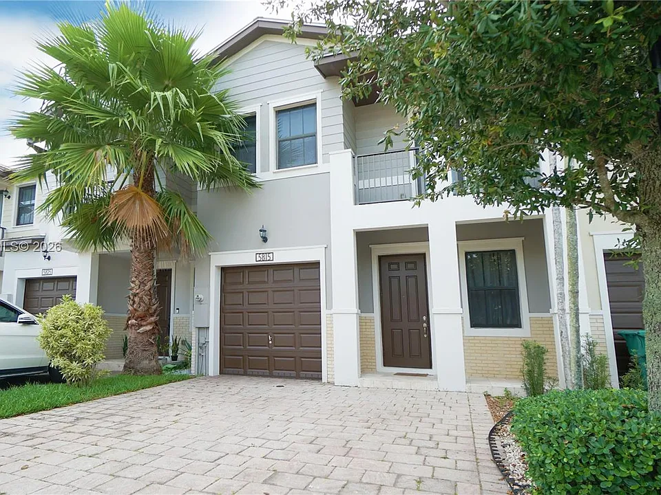 5815 NW 104th Path