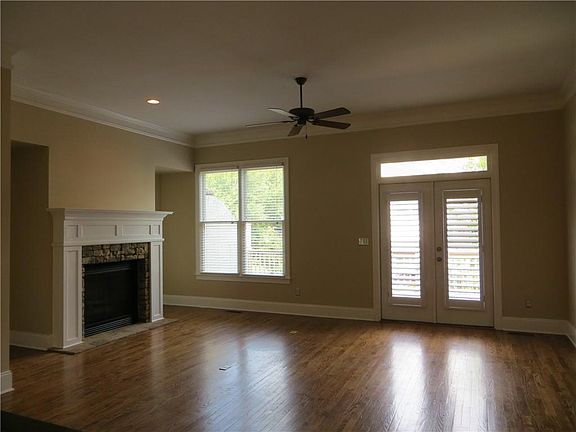 4th image of 131 W Ridge Way