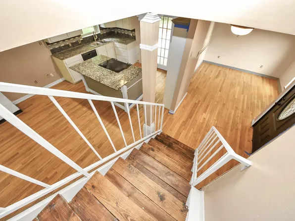 4900 Sandalwood Cir, Baytown, TX 77521