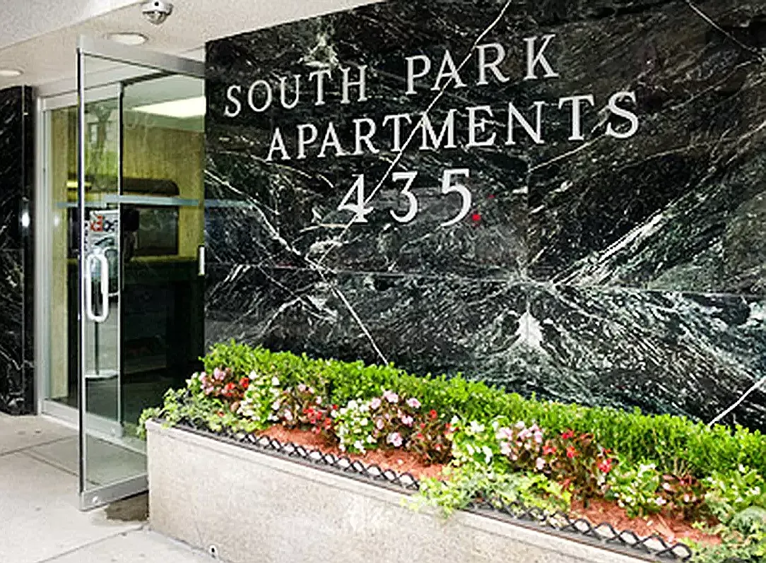 435 W 57th St — Photo 1