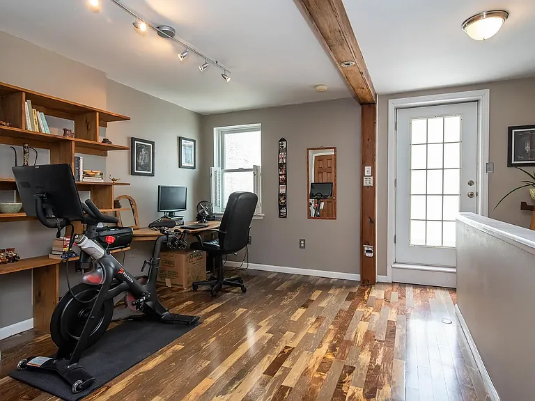 213 W George St — Photo 18