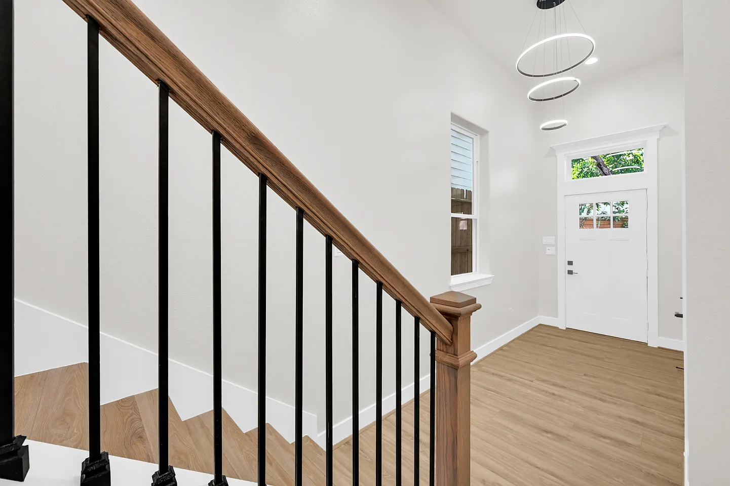 4 bed, 3.5 bath, 2408 sqft, $3,300 — Photo 4