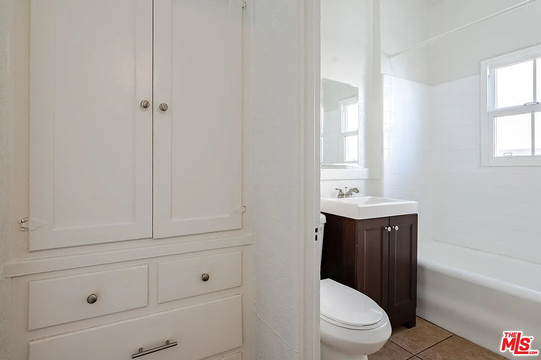 Studio, 1.0 bath, 500 sqft, $1,650 — Photo 2