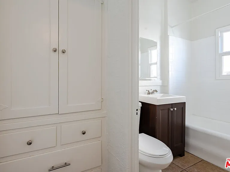 5320 W Olympic Blvd #23 — Photo 3