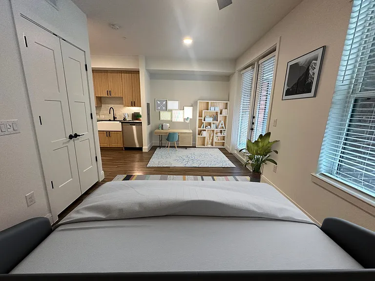 Troubadour Apartments — Photo 170