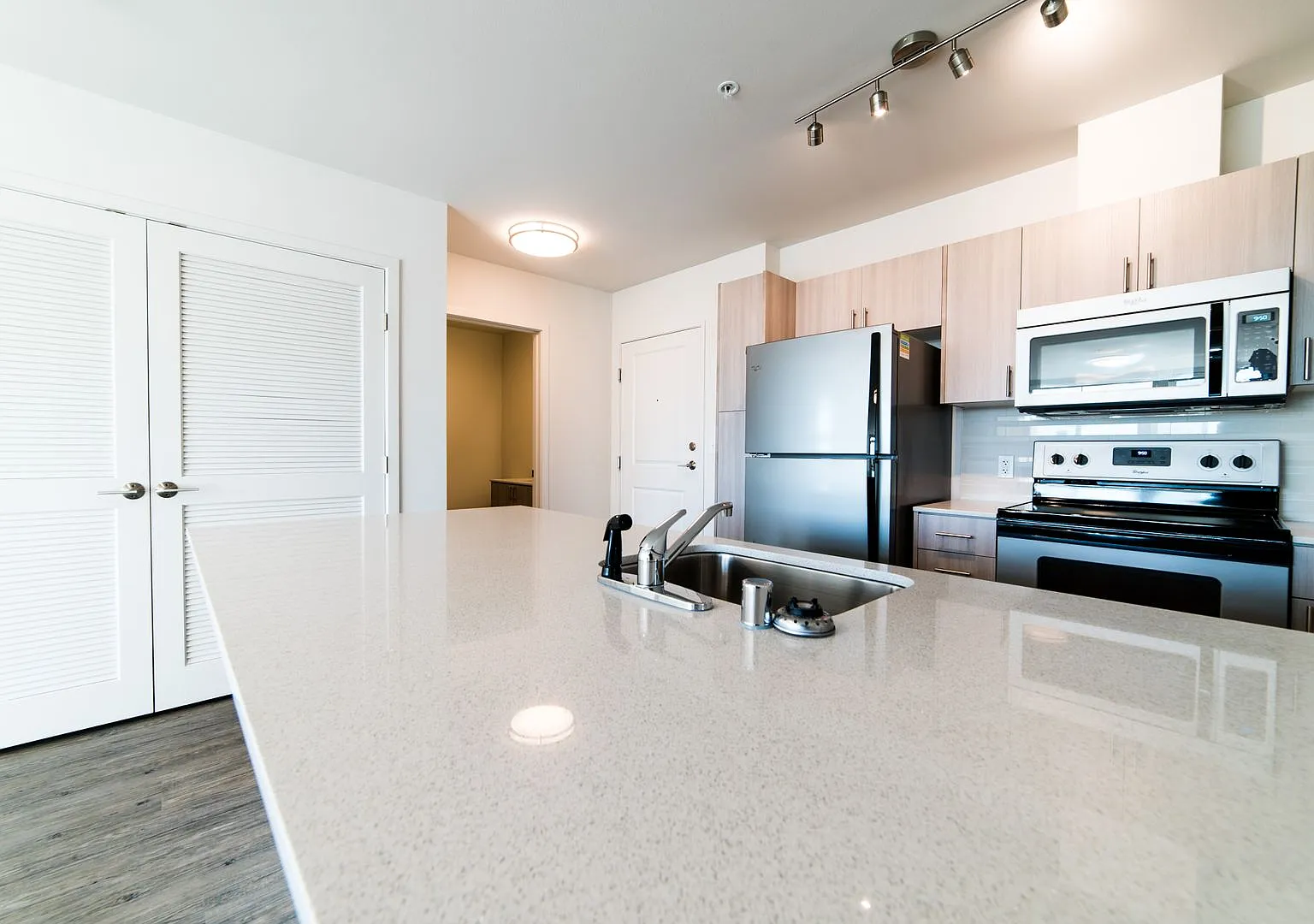 123-4th Apts — Photo 4