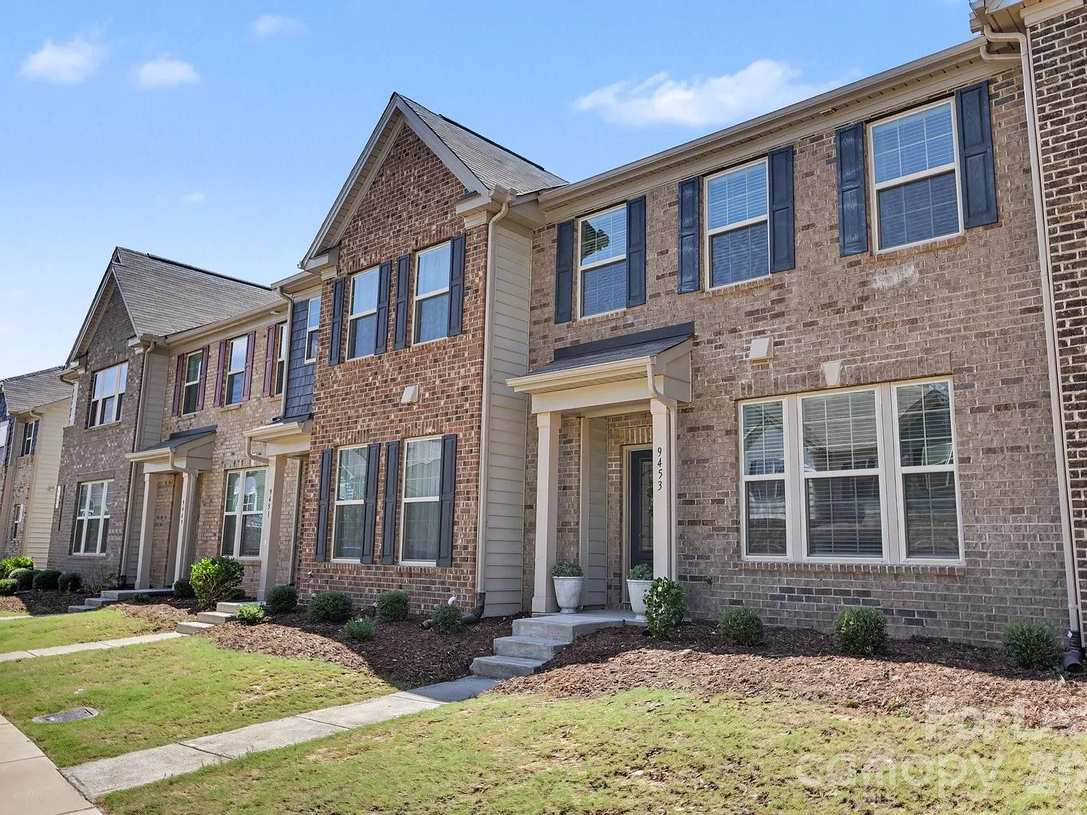 3 bed, 2.5 bath, $2,900 — Photo 2