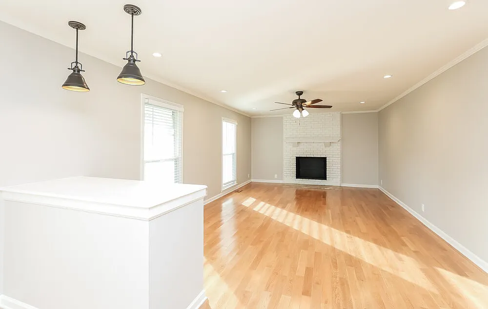 3 bed, 2.0 bath, 1857 sqft, $2,930 — Photo 4