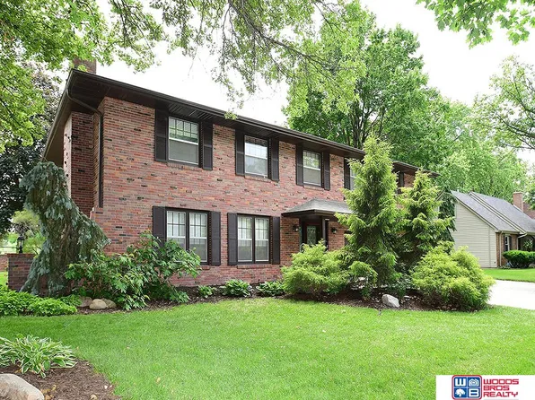 7621 Englewood Dr, Lincoln, NE 68510