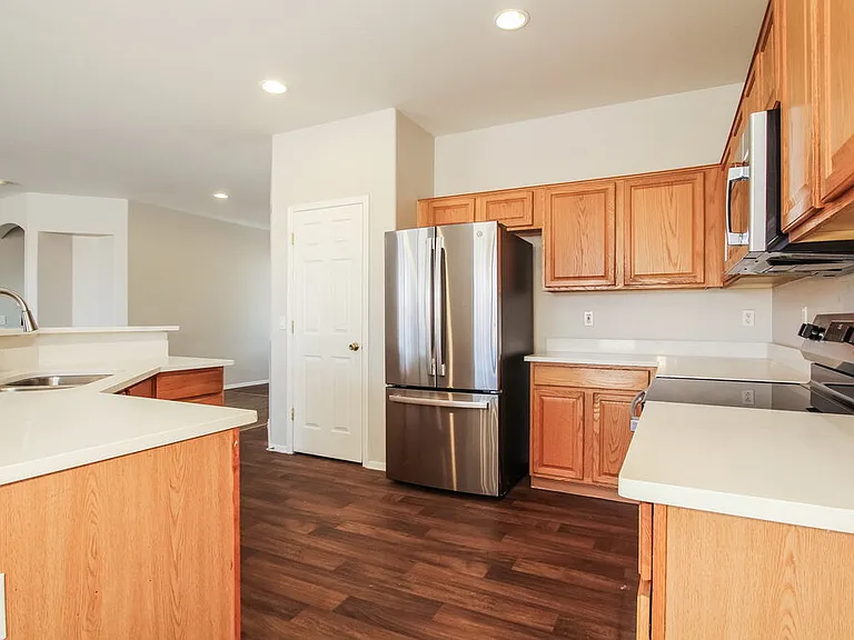 10866 W Chase Ln — Photo 6