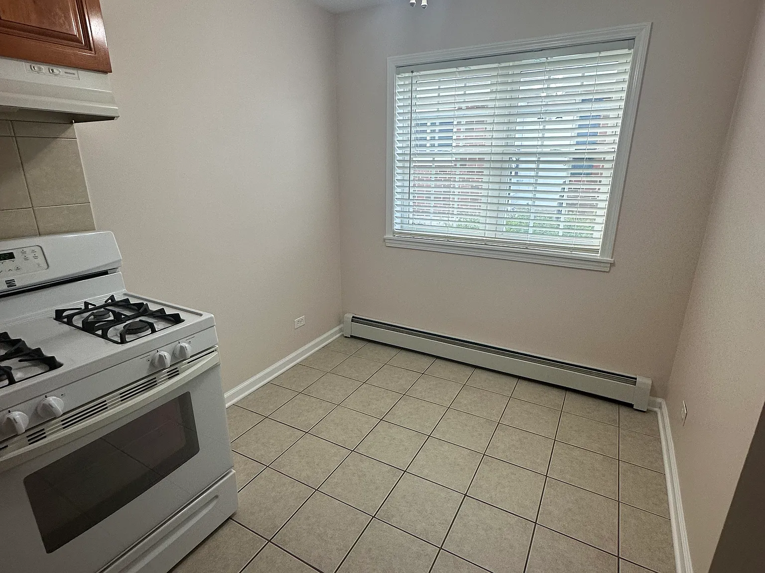 2 bed, 700 sqft, $1,575 — Photo 2