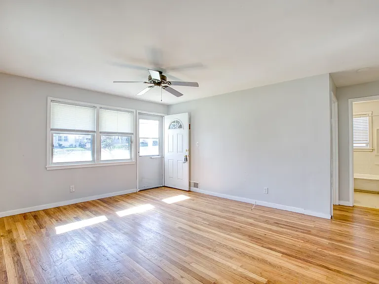 124 Mayflower St — Photo 12