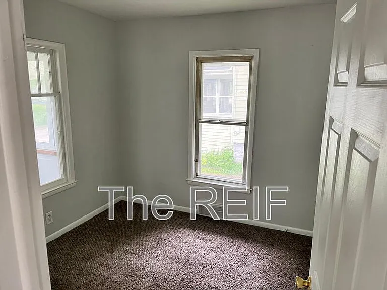 1553 Illinois Ave — Photo 9
