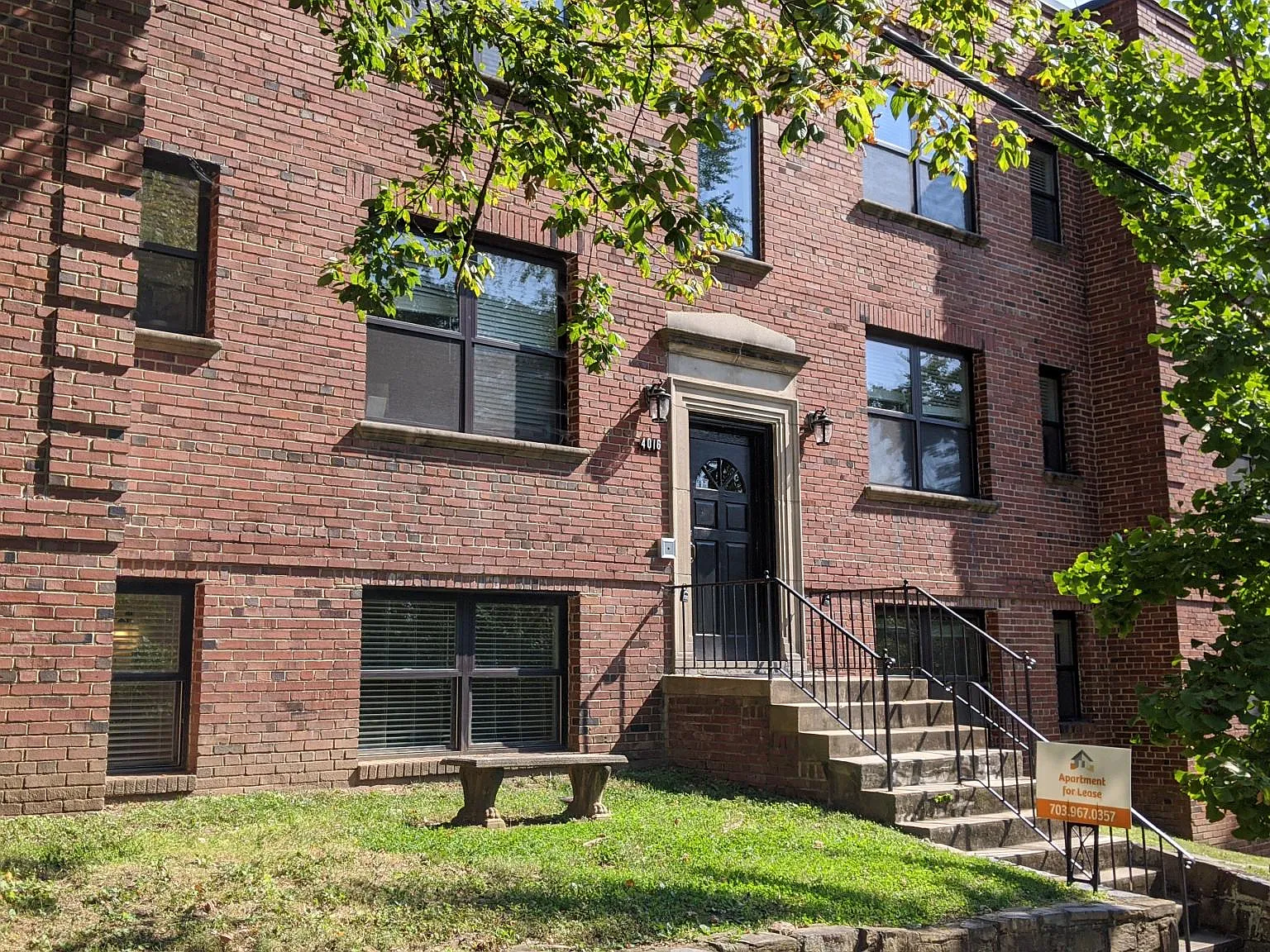 2 bed, 625 sqft, $2,175 — Photo 2