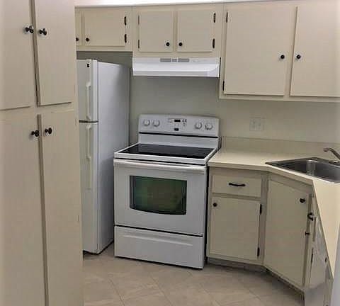 4th image of 806 Sky Pine Way APT A2