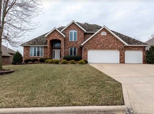 1135 N New Castle Ave, Springfield, MO 65802