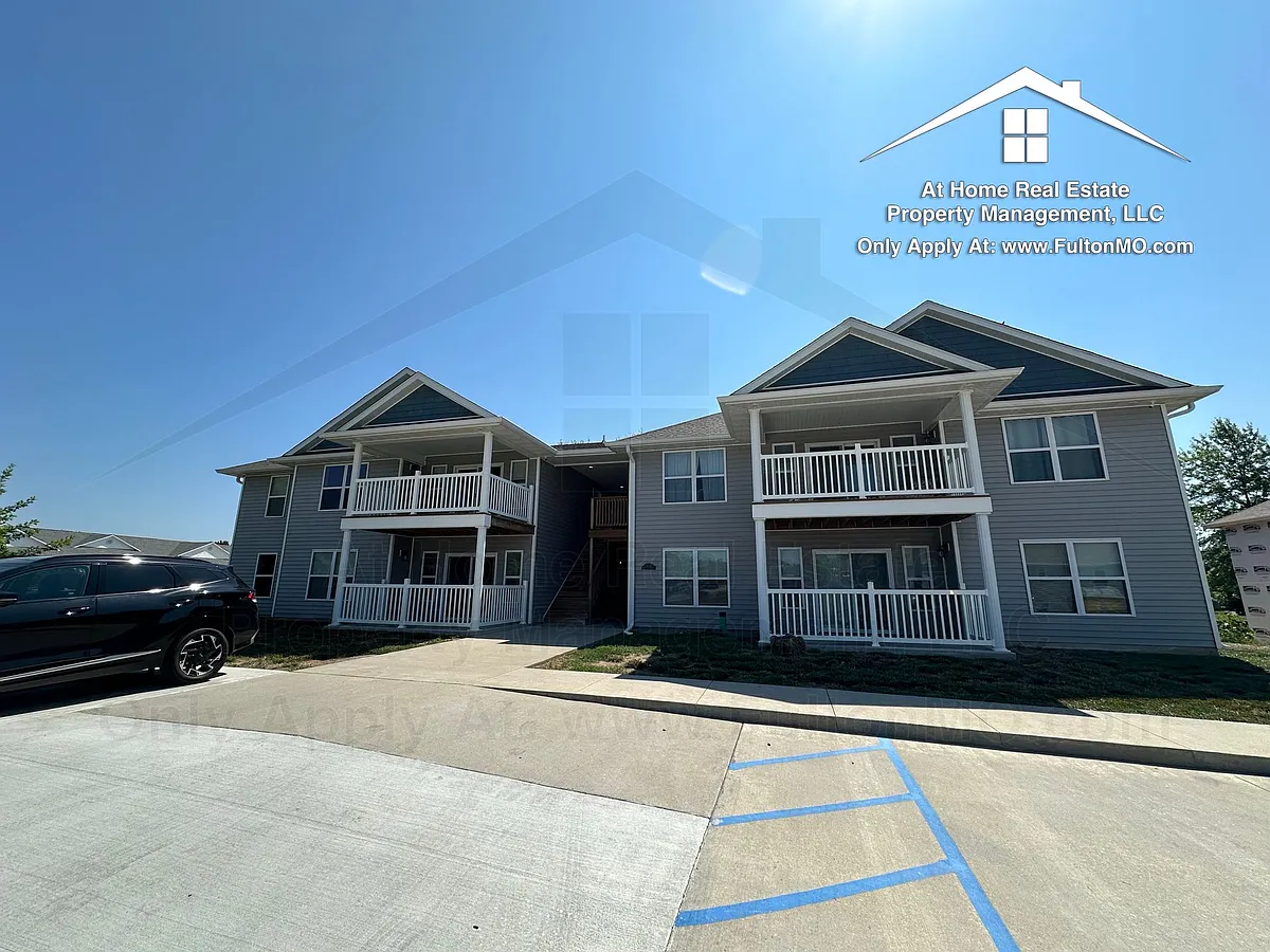 Building Photo - 2620 N Bluff St #102