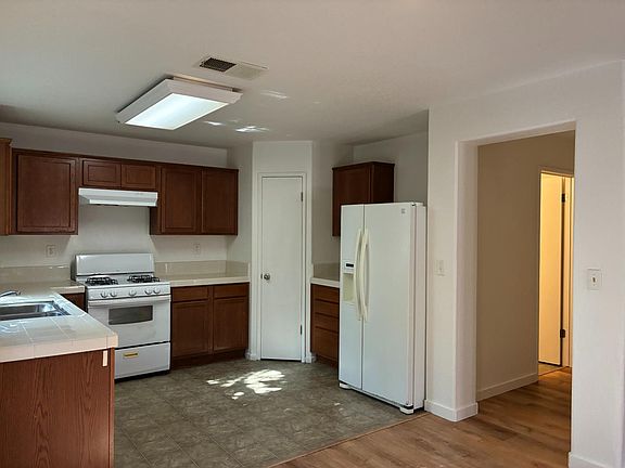 3rd image of 16691 Colonial Trl