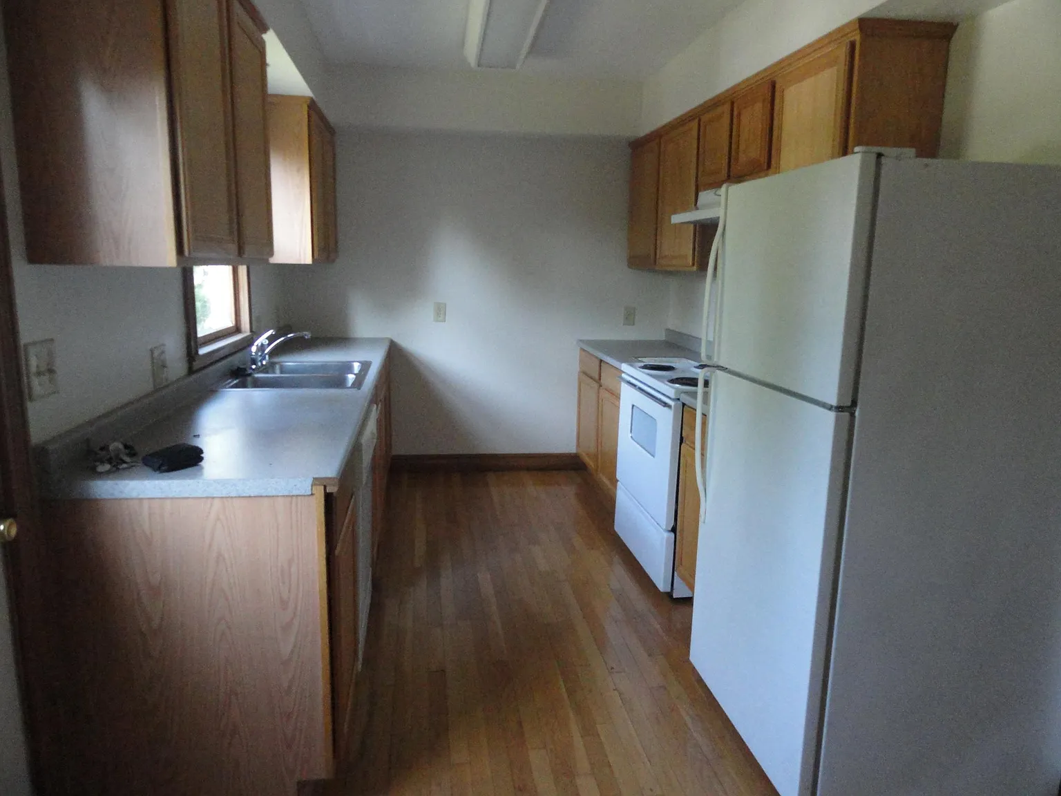 3 bed, 1.5 bath, 1230 sqft, $2,100 — Photo 4