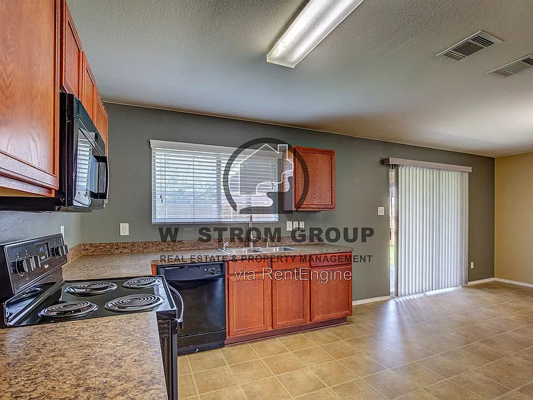 7000 Sylvan Meadows Dr — Photo 13
