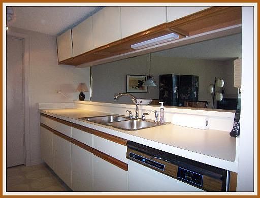 5th image of 511 Aurora Ave Unit 406