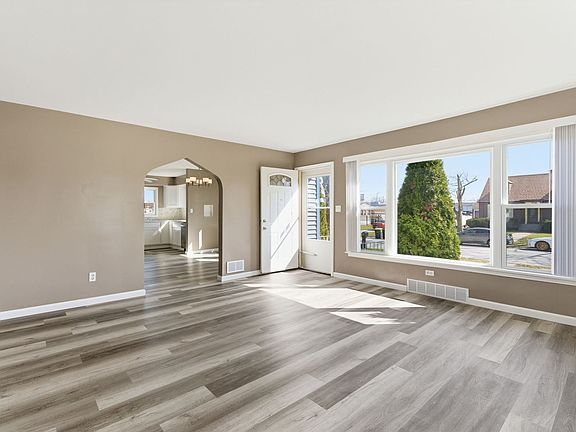 4th image of 2330 177th St