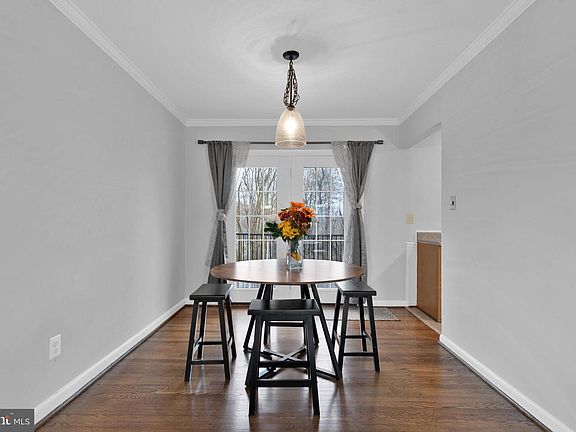 5th image of 1029 Broadview Rd