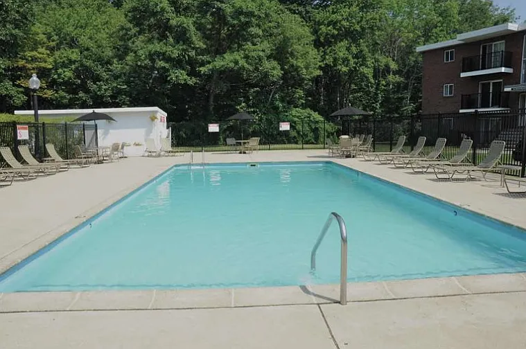 Highland House Apartments — Photo 31