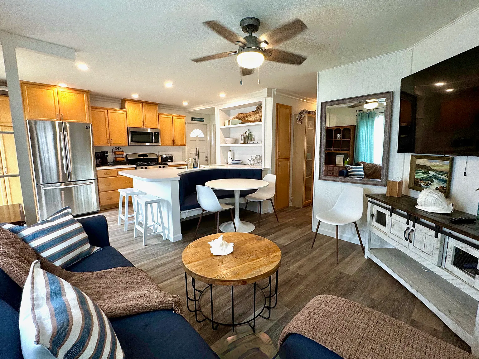 2 bed, 1270 sqft, $7,000 — Photo 2